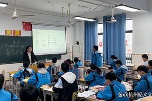 穆勒代表同一家俱乐部出战151场欧冠比赛，与哈维并列最多